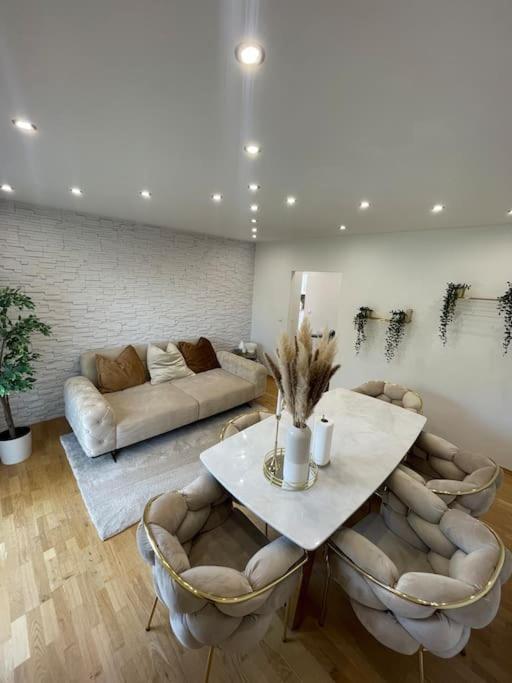 Moderne Wohnung In Der Naehe Vom Parndorf Outlet! Bruckneudorf Exteriér fotografie